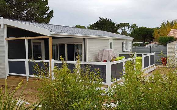 Terrasse Bois et PVC Honyx sur-mesure pour Mobil-Home